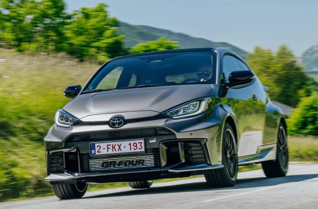 Έχει στα πόδια του μερικά από τα πιο ποθητά hypercar του πλανήτη. Αλλά δεν συγκρίνονται σε πρακτικότητα με ένα Yaris. GR Yaris