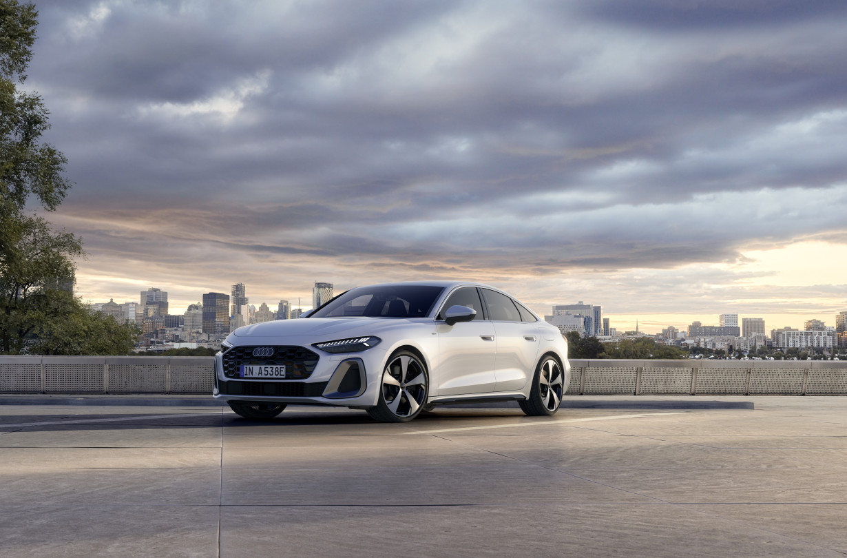 To Audi A5 e-Hybrid Sedan με τους 299 PS ξεκινά από €64.980, με το Avant να κοστίζει €66.980 Audi A5 e-hybrid Sedan