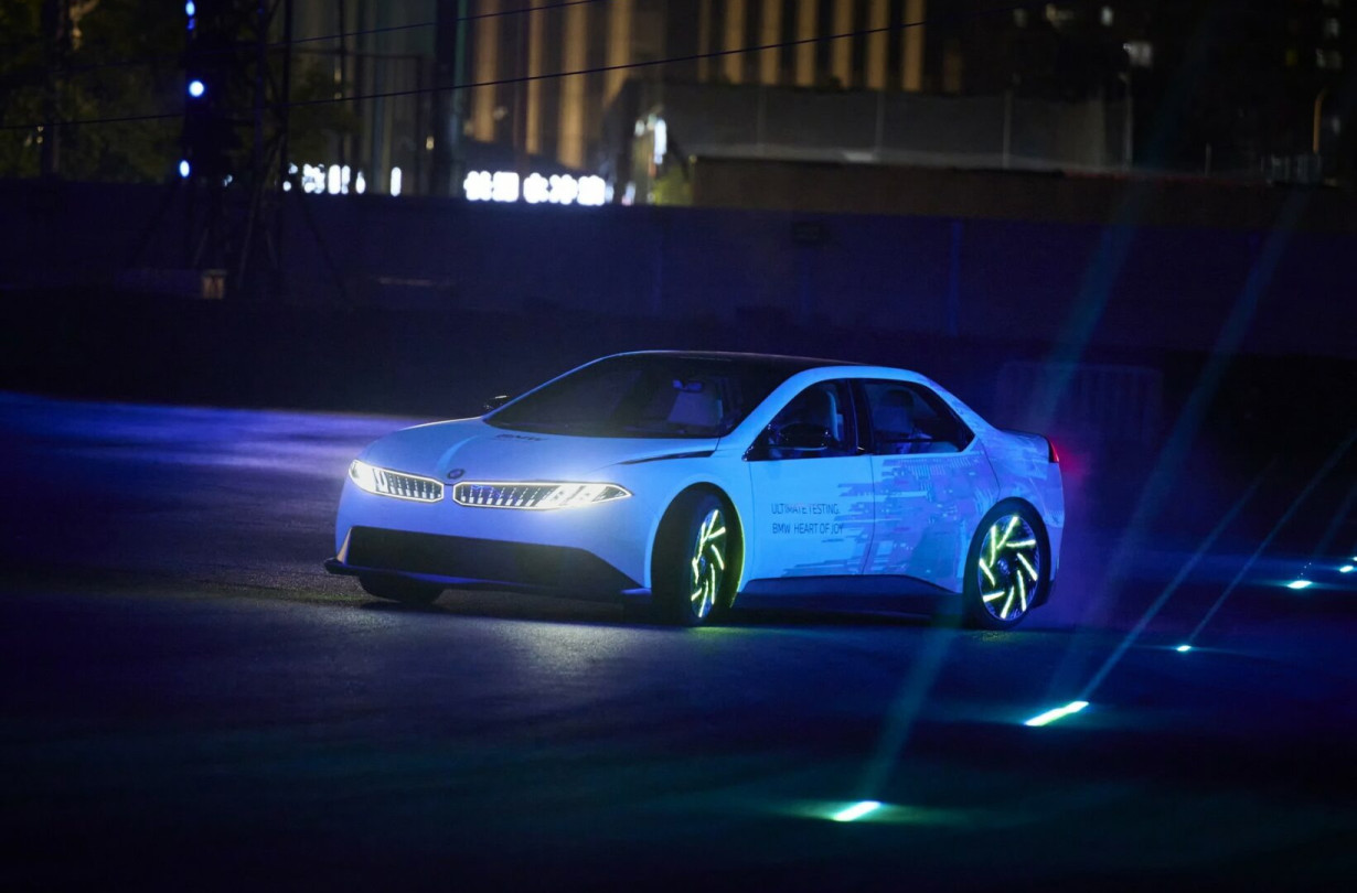 «Με ροπή που μπορεί να φτάσει τα 18.000 Nm (!), το BMW Vision Driving Experience απέδειξε τη χαρά της οδήγησης στην απόλυτη μορφή της», δήλωσε ο Jochen Goller, υπεύθυνος πελατών και πωλήσεων της BMW. BMW 3 Series