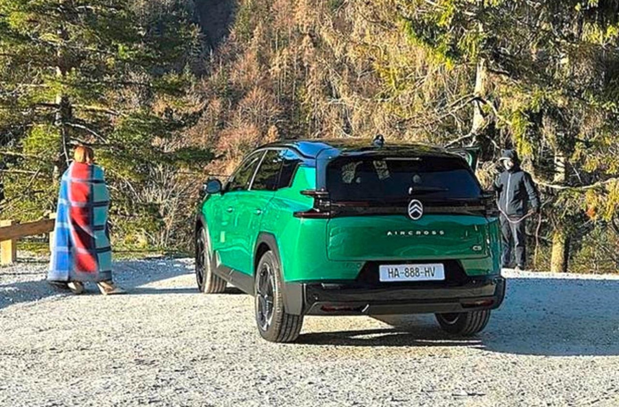Εκμεταλλευόμενο την πλατφόρμα STLA Medium, το νέο Citroën C5 Aircross θα προσφέρεται σε υβριδικές και φουλ ηλεκτρικές εκδόσεις New Citroën C5 Aircross