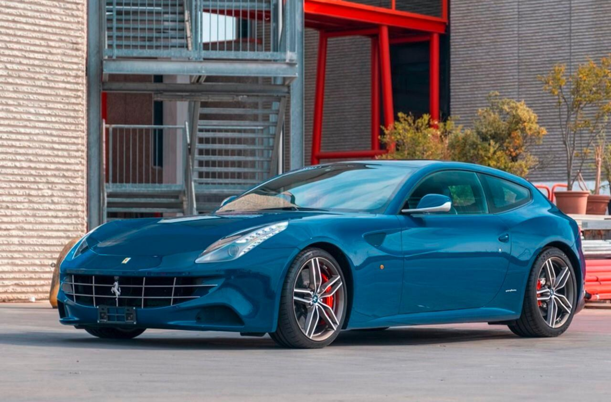 Η συγκεκριμένη Ferrari FF είχε βγει αρχικά σε δημοπρασία στην Ολλανδία το 2024 και εκτιμώμενη τιμή 280.000-400.000 ευρώ -χωρίς ωστόσο να βρεθεί αγοραστής. Ferrari FF