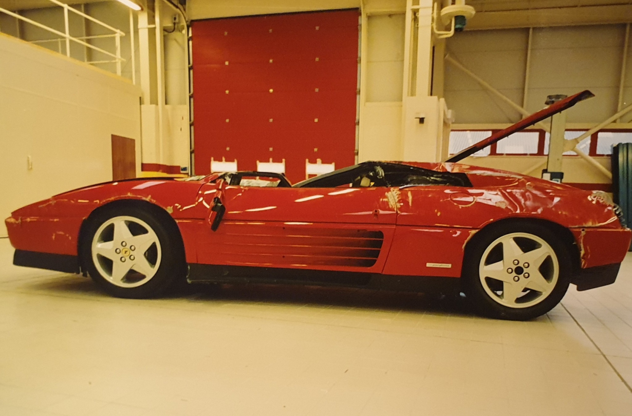 Η Ferrari 348 παρουσιάστηκε στο Σαλόνι Αυτοκινήτου της Φρανκφούρτης το 1989, αντικαθιστώντας την 328 στην γκάμα του Maranello Ferrari 348