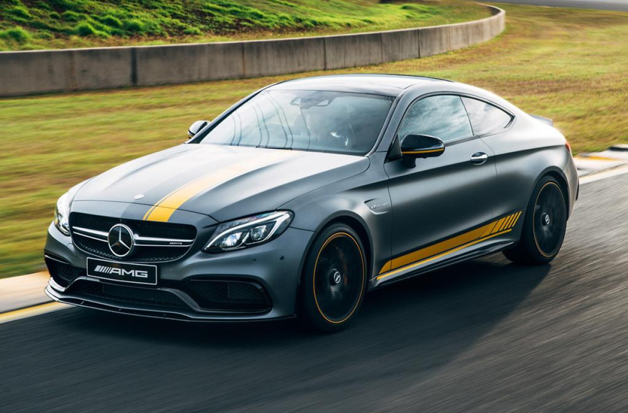 Η πλατφόρμα της ανανεωμένης AMG C 63 είναι αδύνατον να φιλοξενήσει στο μηχανοστάσιό της μοτέρ V8. AMG C63