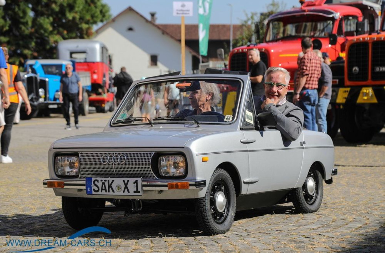 To χαριτωμένο Audi X1 αποδίδει 2,7 άλογα, η αυτονομία του φτάνει τα 35 km και πιάνει τα 25 km/h. Audi X1