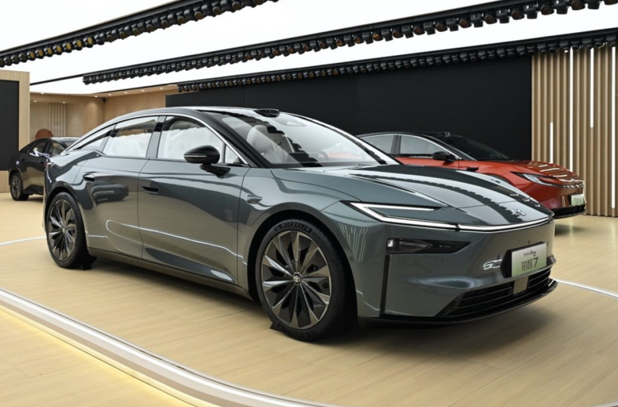 Οι Κινέζους αγοραστές θέτουν πολύ ψηλά την άνεση και την τεχνολογία, μη δίνοντας τόση σημασία στα δυναμικά χαρακτηριστικά. Το bZ7 αναπτύχθηκε ειδικά για αυτούς. Toyota bZ7