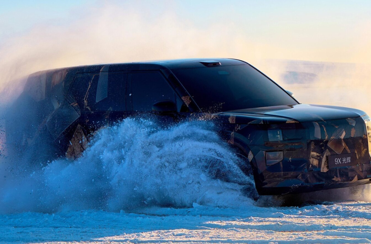 Το επερχόμενο Zeekr 9X θα έχει μήκος 5,29 m, μεταξόνιο 3,2 m και θα είναι διαθέσιμο ως EV και PHEV Zeekr 9X