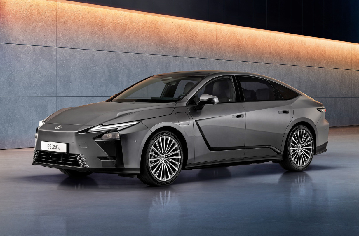 Το νέο Lexus ES θα διατίθεται σε ηλεκτρικές και μία υβριδική έκδοση δικίνητη ή τετρακίνητη. Lexus ES 2025