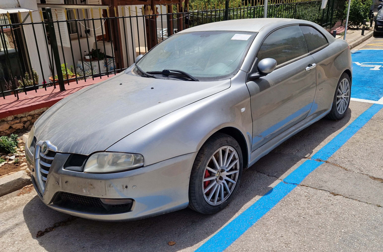 Ακόμα και σήμερα θα μπορούσε να γυρίσει κεφάλια με την εμφάνισή της. Ειδικά αν άκουγαν πρώτα τον Busso των 3,2 lt να τους χαϊδεύει τα αυτιά... Alfa Romeo GT