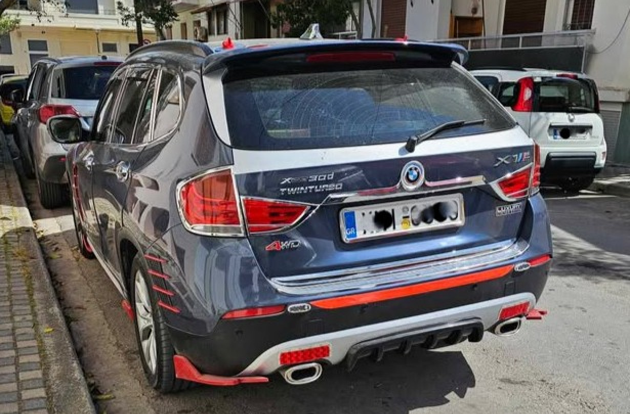 Όσο περισσότερο κοιτάς τα δύο μοντέλα, τόσο ανακαλύπτεις περισσότερες πινελιές που δεν είχες προσέξει με την πρώτη ματιά. BMW X1