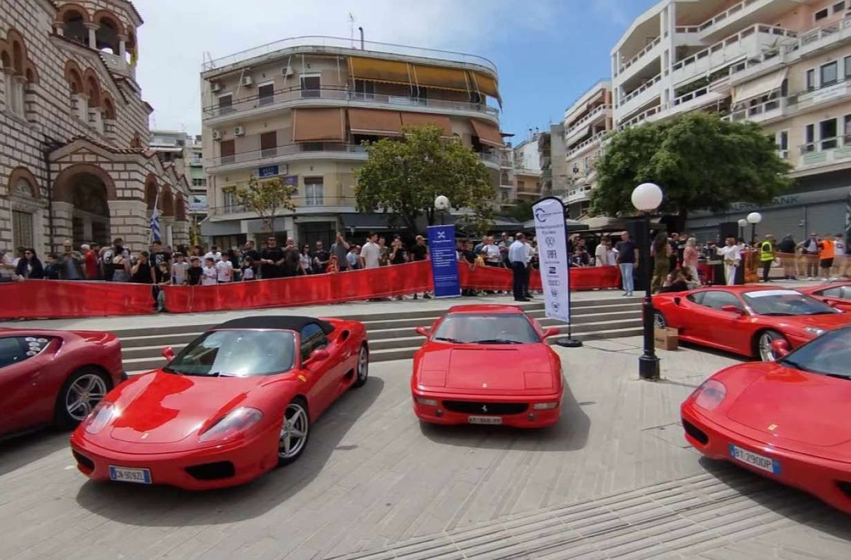 Κανείς δεν έμεινε ασυγκίνητος εμπρός στο υπέροχο θέαμα. Ferrari