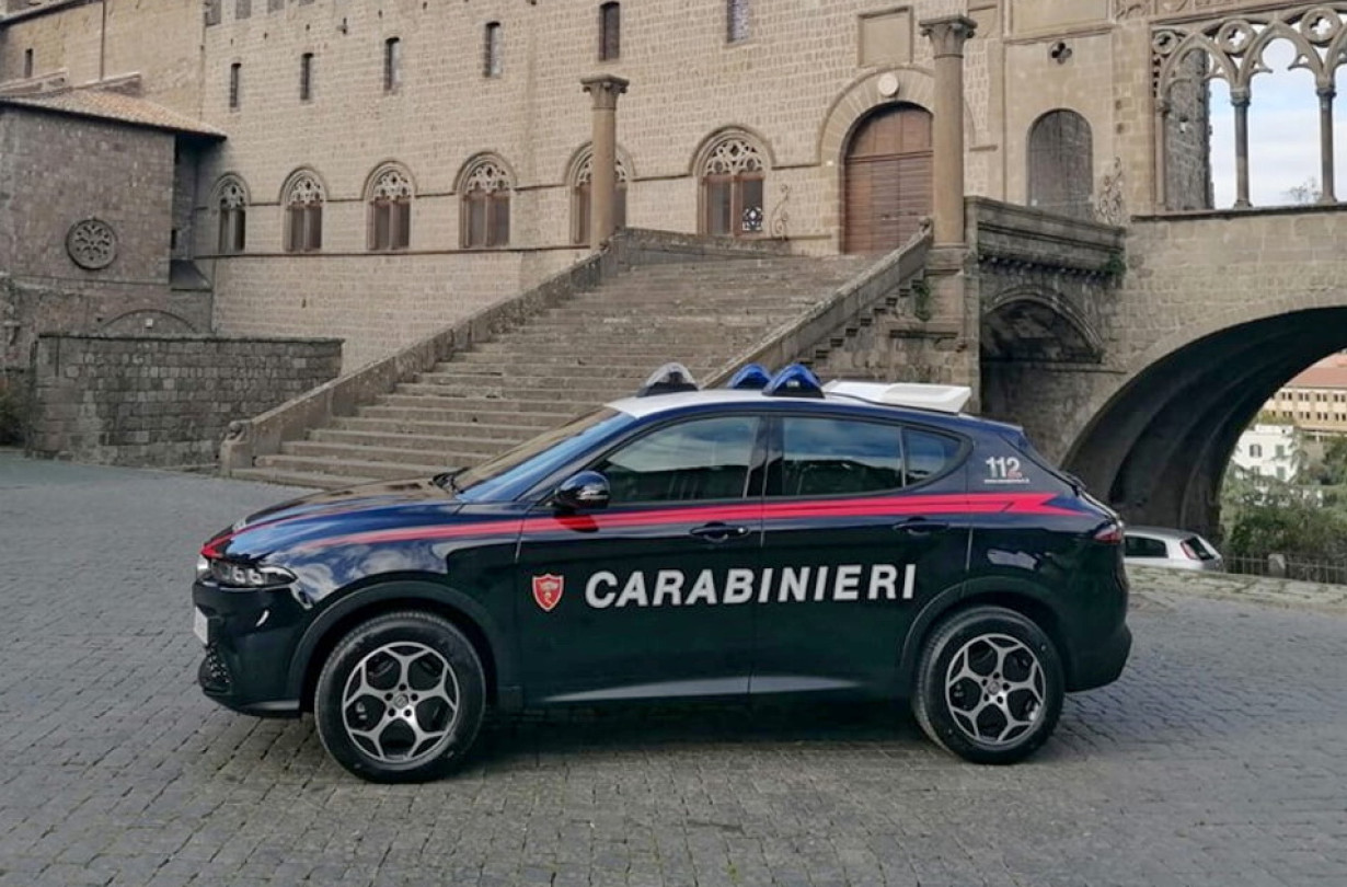 Η ειδικά διαμορφωμένη Alfa Romeo Tonale ενσωματώνει θωράκιση και εξοπλισμό που επηρεάζει το βάρος και την κατανομή του. Alfa Romeo Tonale