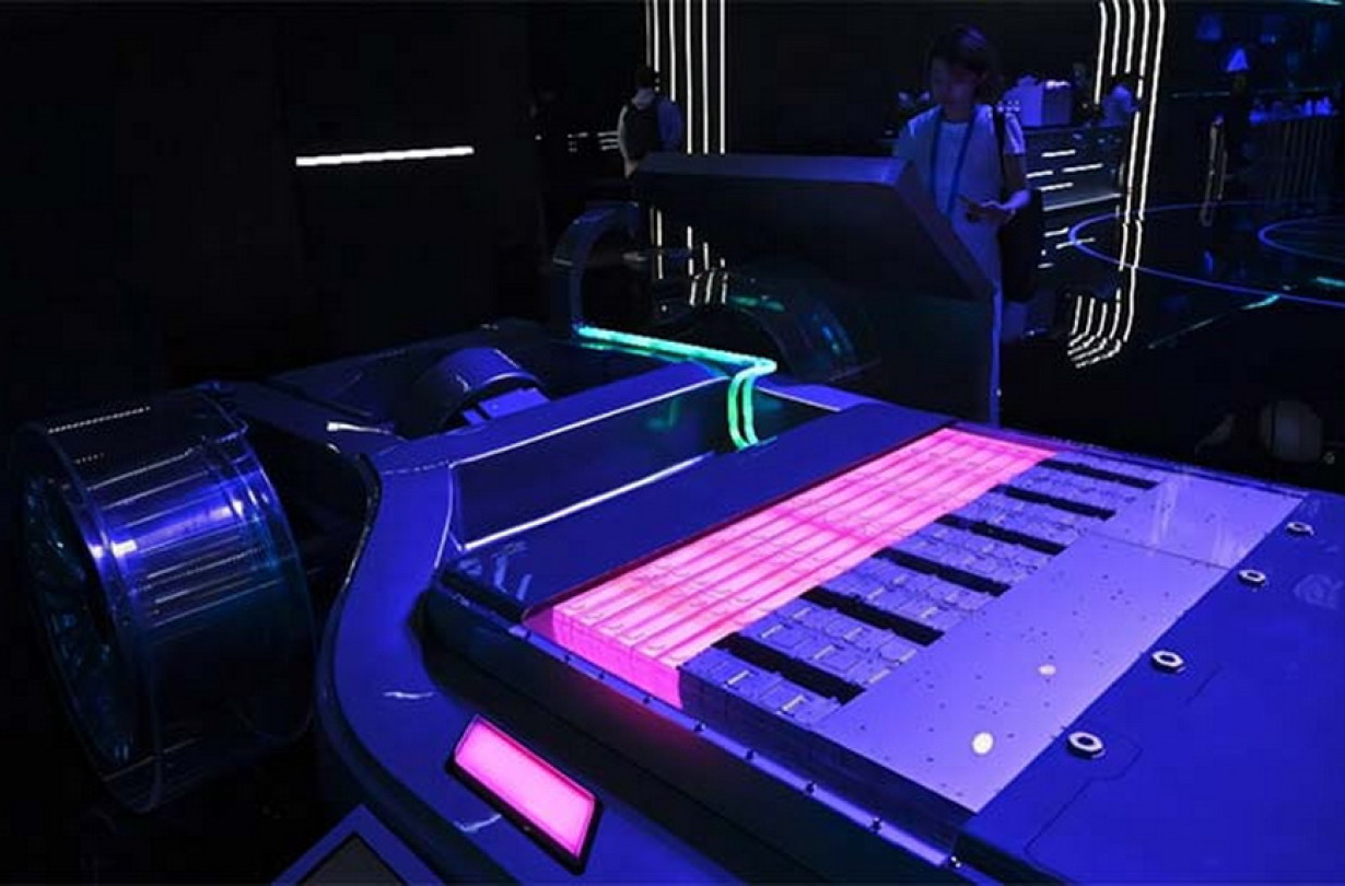 Η CATL, με νέες αναλυτικές μεθόδους παρακολούθησης της χημικής συμπεριφοράς της μπαταρίας κατά τη χρήση, εντόπισε ως κύρια αιτία φθοράς την υπερκατανάλωση του άλατος LiFSI. CATL