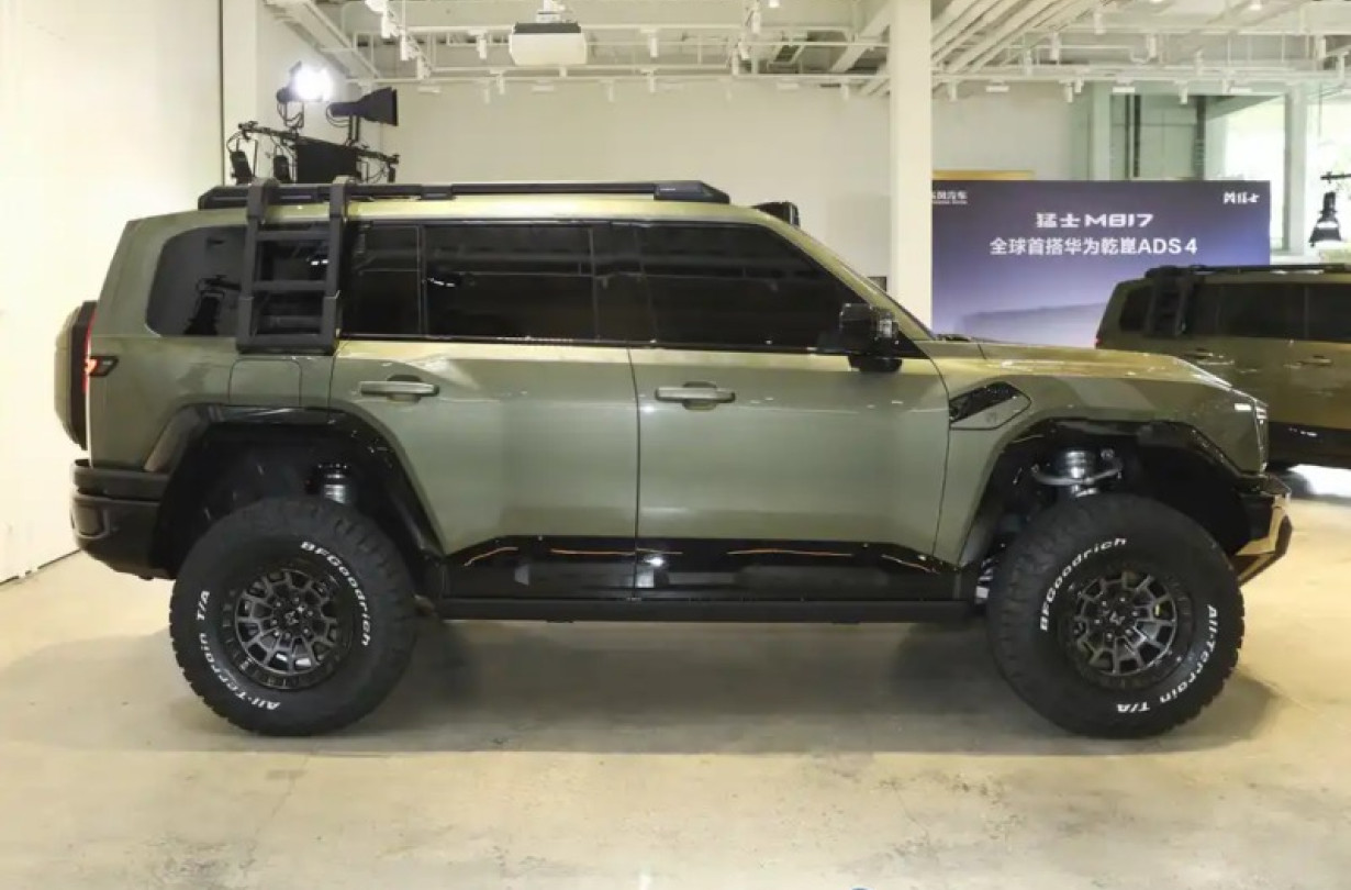 Dongfeng Warrior M817