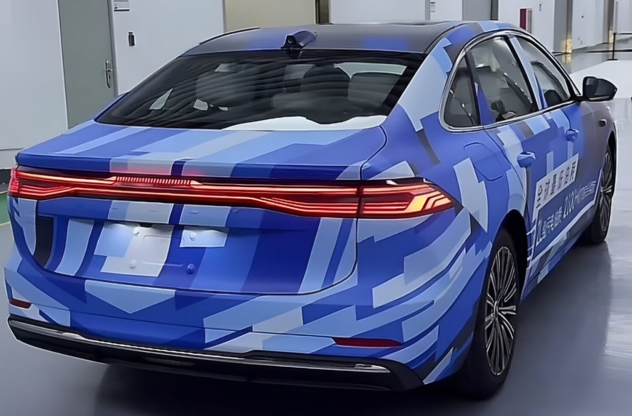 Η συνολική στρατηγική δείχνει ότι η Geely στοχεύει να εδραιώσει ηγετική παρουσία στην παγκόσμια αγορά premium plug-in hybrid. Geely new PHEV sedan