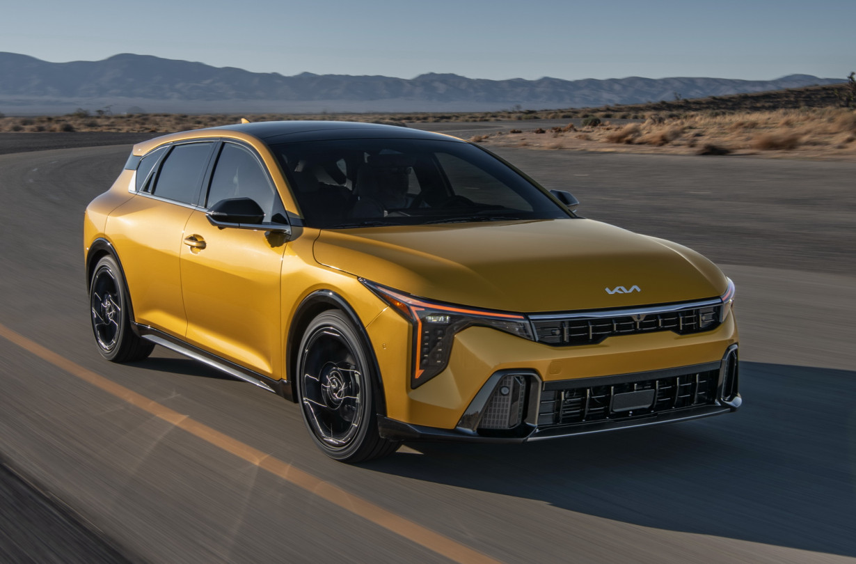 Με εντυπωσιακή σχεδίαση, προηγμένη τεχνολογία και κινητήρες που ευθυγραμμίζονται με τις ευρωπαϊκές απαιτήσεις, το νέο Kia Ceed 2026 θέλει να σταθεί απέναντι στα μοντέλα της κατηγορίας. Kia K4 Hatchback @ Kia Ceed 2026