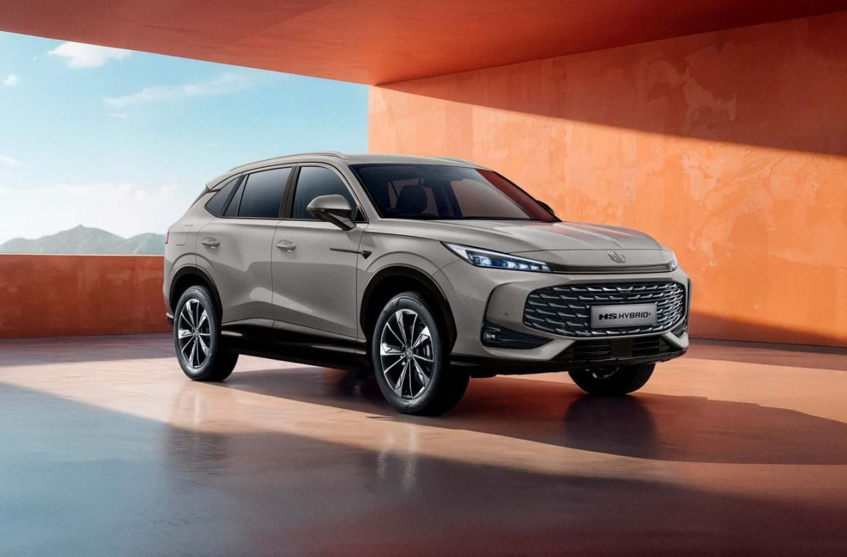 To υβριδικό MG HS αποδίδει 224 ίππους και σύμφωνα με την MG κάνει το 0-100 km/h σε 7,9" και καίει 5,5 lt/100 km MG HS Hybrid+