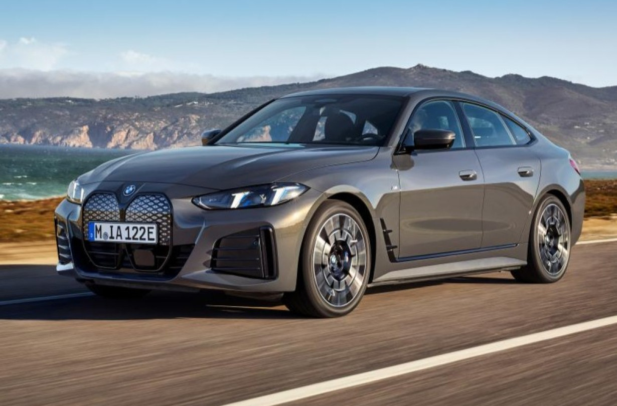 Ισχυρότερη, ταχύτερη, πιο ταξιδιάρα, τι άλλο να ζητήσεις; BMW i4