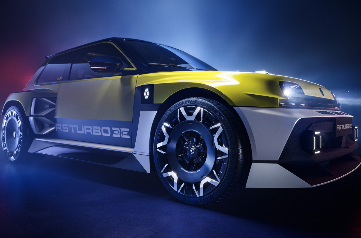 Εκτός από την τιμή του Renault 5 Turbo 3E, αυξάνονται και οι ήδη τρομακτικές επιδόσεις από 540 στα 555 άλογα. Renault 5 Turbo 3E