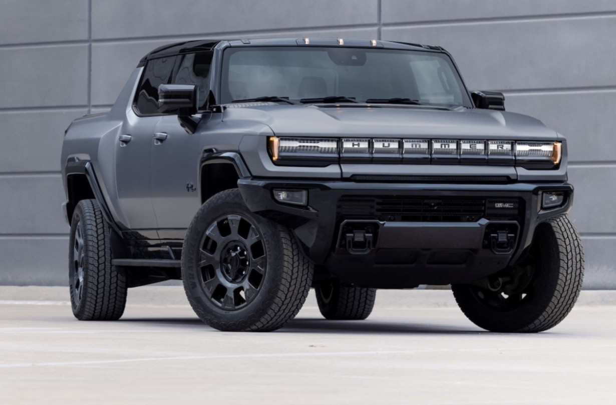 Φαντάσου την αίσθηση όταν το «δυάρι στο Παγκράτι» εκτοξεύεται μπροστά με τέτοια κολοσσιαία ορμή. GMC Hummer EV