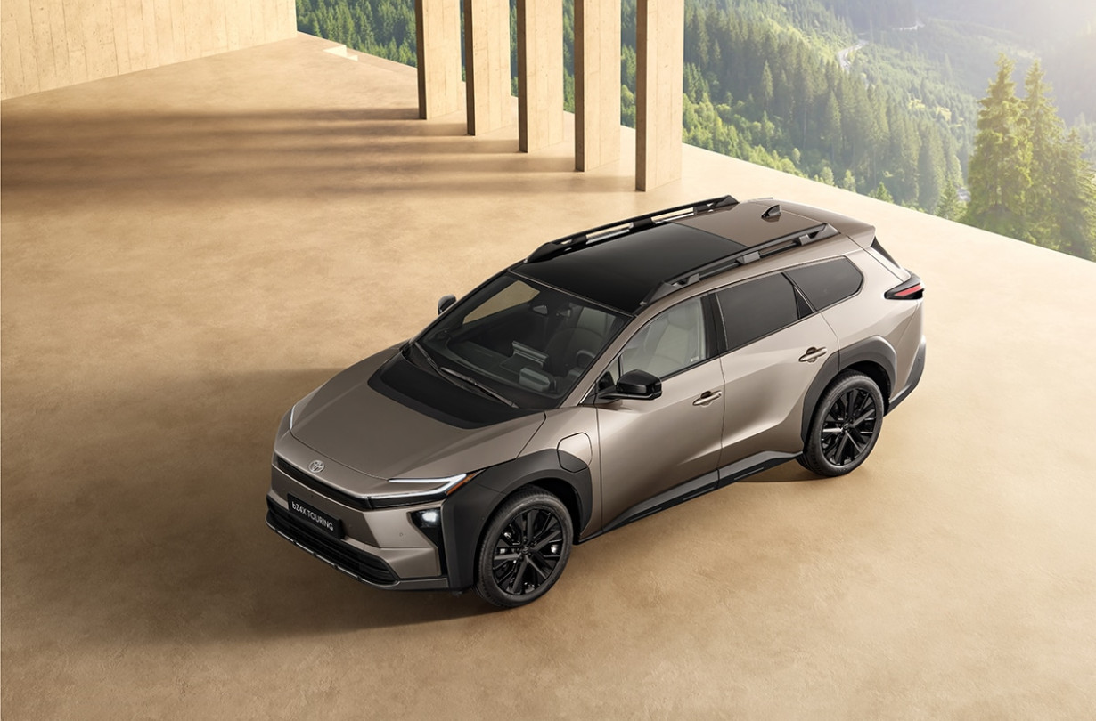 Οι κινητήρες του Toyota bZ4X Touring διαθέτουν μετατροπείς με καρβίδιο του πυριτίου (SiC), εξοπλισμό υψηλής ποιότητας που συμβάλλει στον περιορισμό των απωλειών ισχύος και στη βελτίωση της απόδοσης. Toyota bZ4X Touring