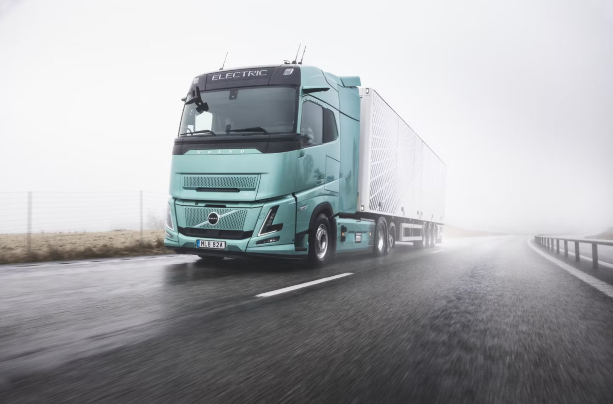 Το Volvo FH Aero Electric δείχνει ότι οι μεγάλοι παίκτες των φορτηγών στην Ευρώπη έχουν πάρει στα σοβαρά τον εξηλεκτρισμό της γκάμας τους. Volvo FH Aero Electric 2026