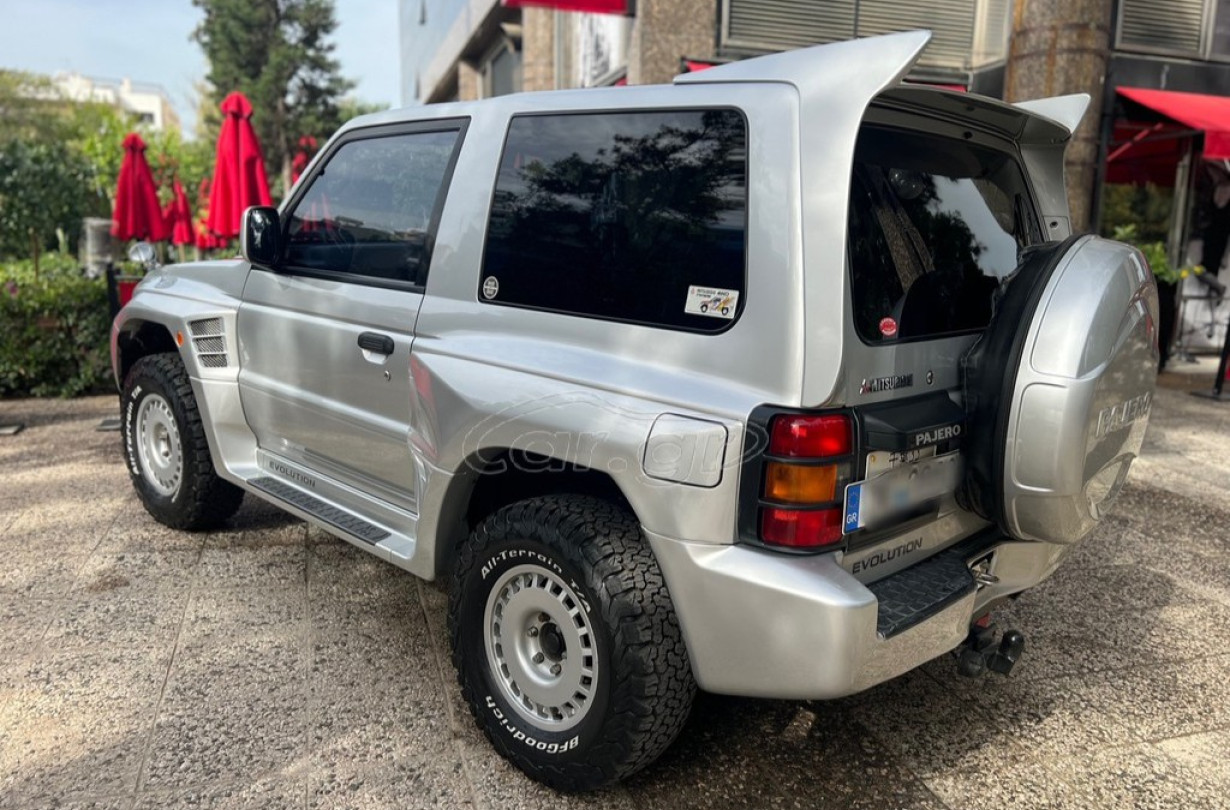Mitsubishi Pajero Evolution, είχαμε συνηθίσει να το βλέπουμε μόνο από φωτογραφίες, αλλά ένα βρίσκεται προς πώληση στη Φιλοθέη. Pajero Evolution