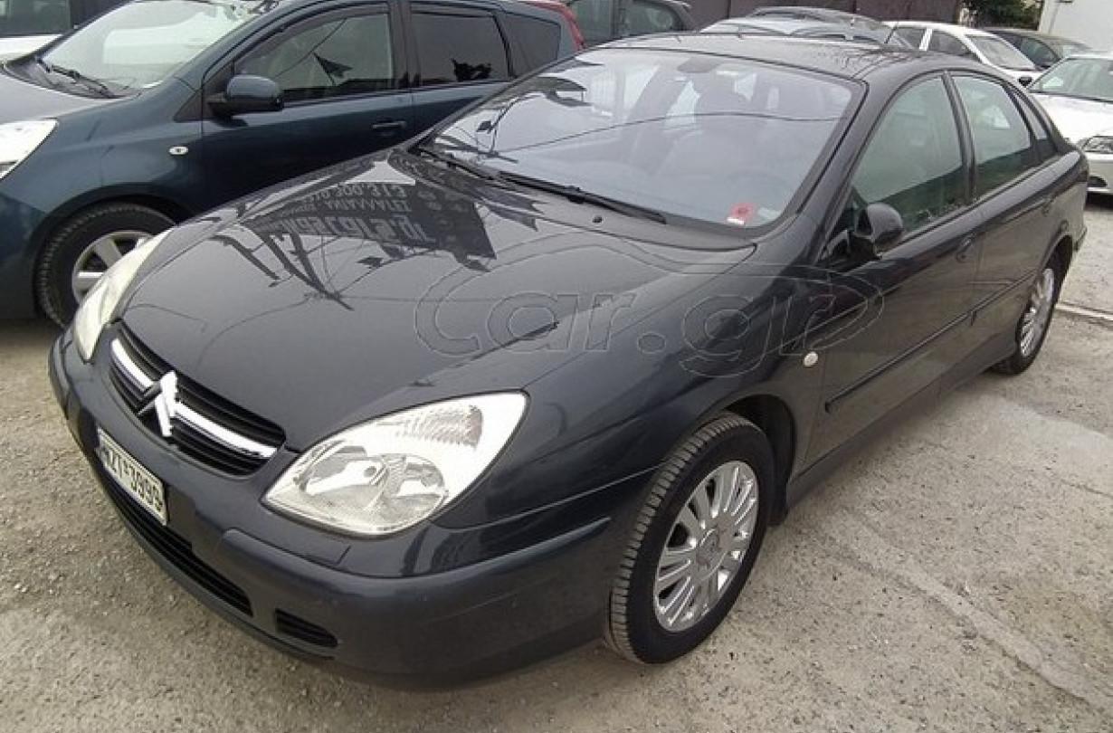Τι να κάνεις το αρχοντικό πάτημα αν η καρότσα σέρνεται από θέμα επιδόσεων; Α όχι, η σωστή C5 έχει κυβικά, ροπές και ωραίο ήχο από τον V6. Citroën C5
