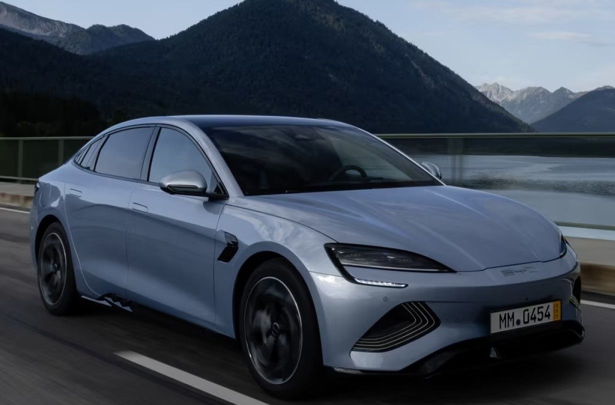 Η BYD χαρακτήρισε ψευδή τα δημοσιεύματα που αναφέρουν πως η δεύτερη γενιά του BYD Seal θα έρθει με μπαταρίες στερεάς κατάστασης BYD Seal