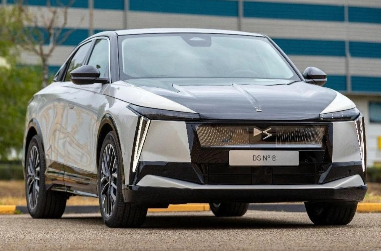 Η DS Automobiles θεωρεί ότι με 750 km ηλεκτρική αυτονομίας δεν υπάρχουν περιορισμοί. Αλλά ποιος θέλει να χάσει πωλήσεις; DS N°8
