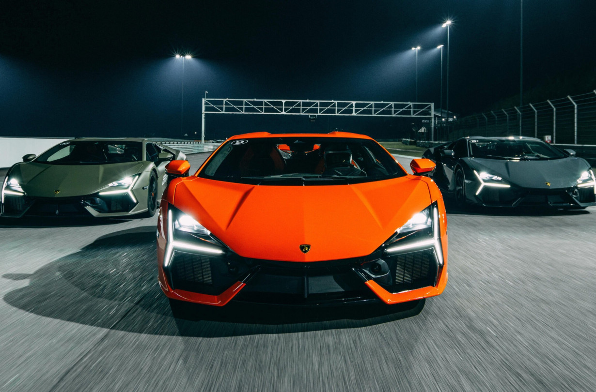 H Lamborghini Fenomeno αναμένεται να ξεπεράσει τους 1.100 ίππους, ξεπερνώντας τους 1.030 PS της Ferrari SF90 XX. Lamborghini