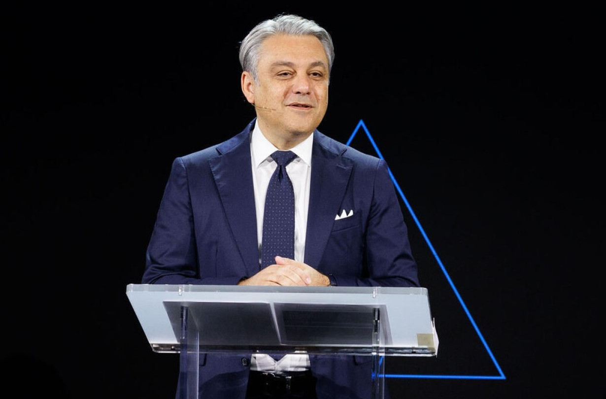 Σε μια είδηση που έπεσε σαν κεραυνός εν αιθρία, ο Luca de Meo αποχωρεί από τη Renault. Luca de Meo