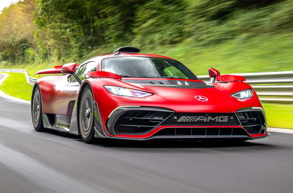 Μπορεί η Alpine να σπάσει την κυριαρχία των Mercedes-AMG και Porsche στο Nürburgring; Αν ναι, θα μιλάμε για μια τεράστια νίκη –όχι μόνο τεχνικά, αλλά και επικοινωνιακά. Alpine