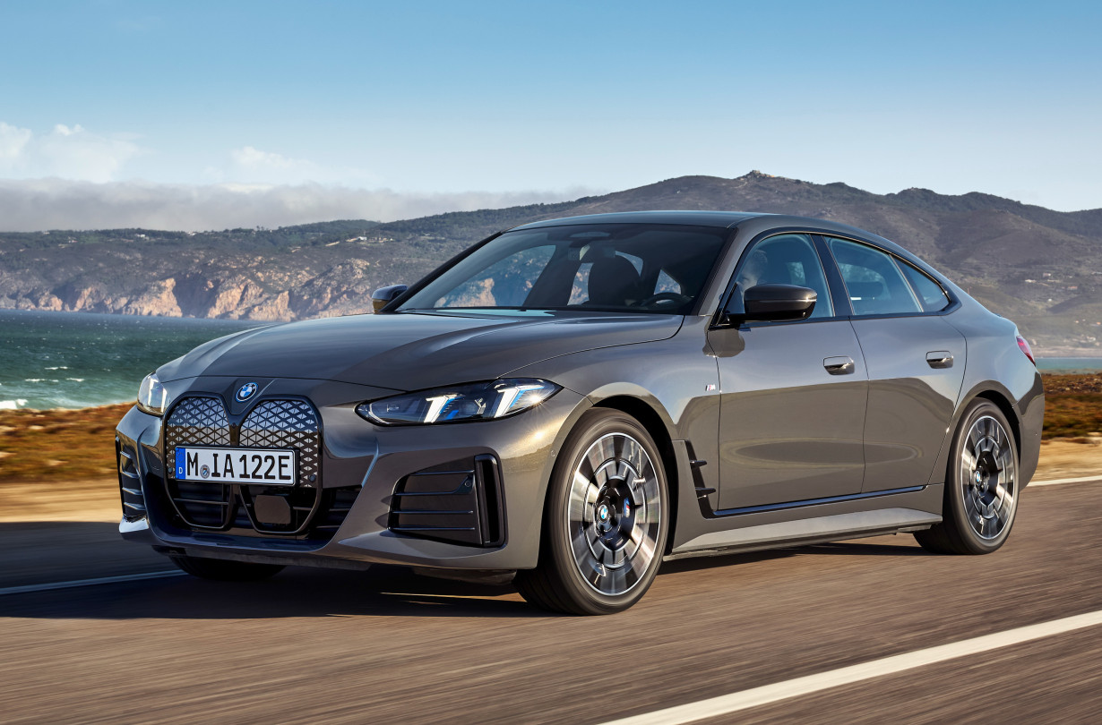Η BMW i4 M60 xDrive, με 0-100 km/h σε μόλις 3,7 δευτερόλεπτα, έρχεται στο ίδιο επίπεδο με την M4 CSL του 2022. BMW i4