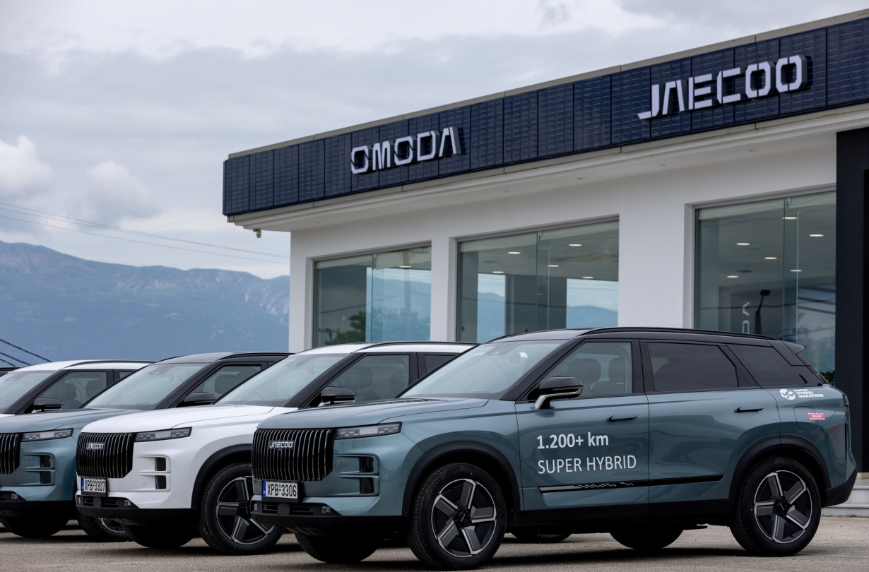 Εκθέσεις της Omoda & Jaecoo λειτουργούν ήδη στη Νέα Κηφισιά, τη Γλυφάδα και τα Ιωάννινα, ενώ ανοικτές είναι και οι νέες εκθέσεις στο Μοσχάτο, την Πάτρα, την Καρδίτσα, την Κοζάνη και το Ηράκλειο Κρήτης Omoda & Jaecoo