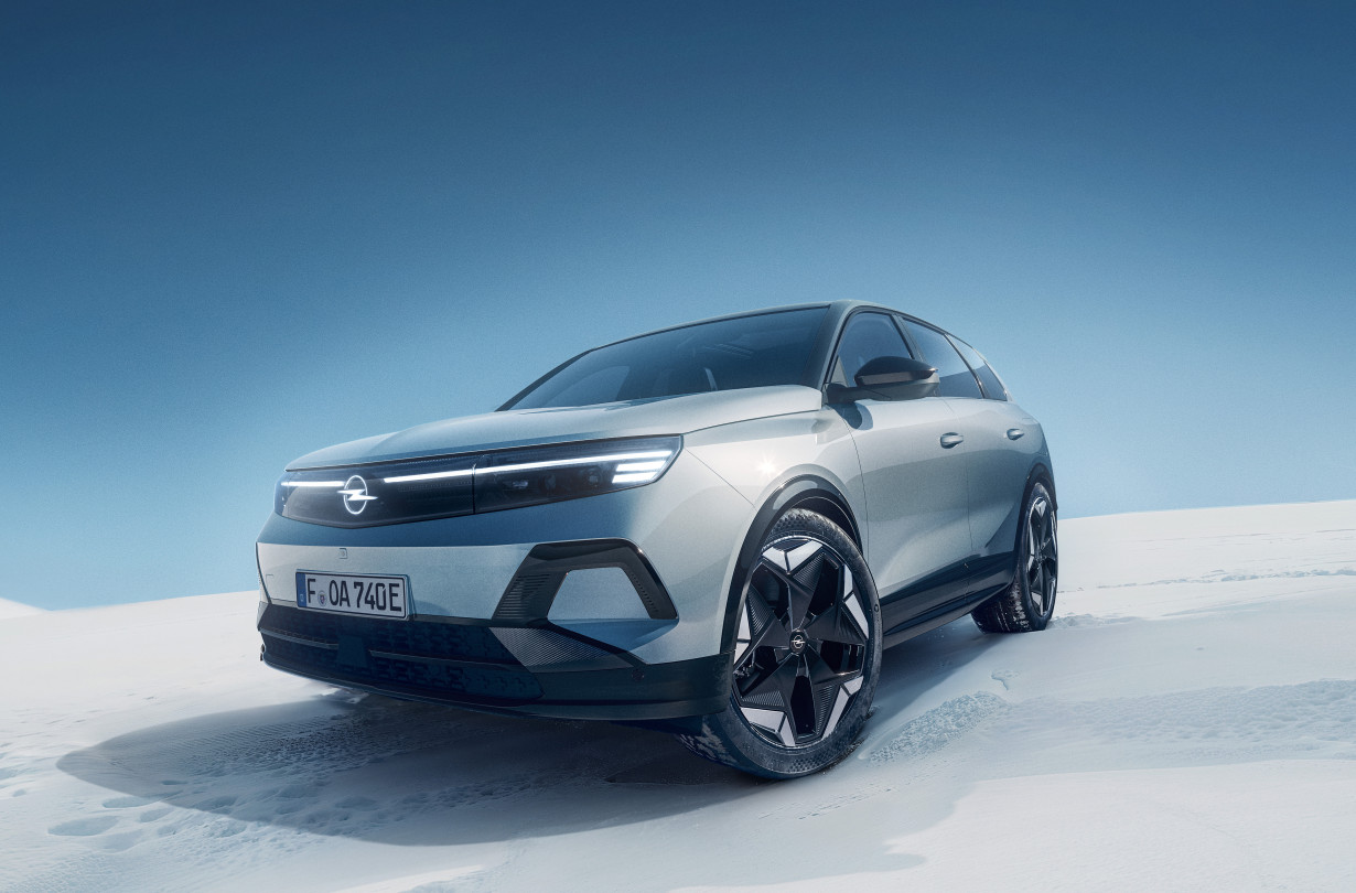 Το Opel Grandland Electric AWD αποδίδει συνολικά 325 άλογα και διαθέτει 4 διαφορετικές ρυθμίσεις οδήγησης με προτεραιότητα το κράτημα σε ολισθηρές επιφάνειες Opel Grandland Electric AWD
