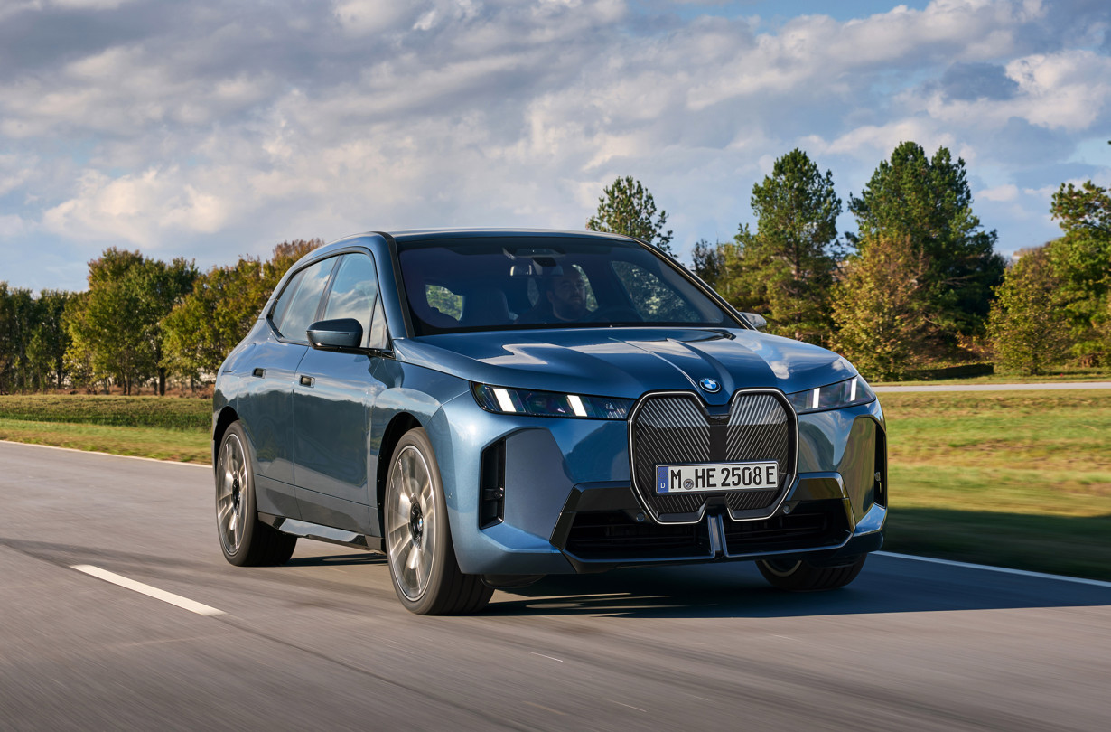 Η παραγωγή της νέας BMW iX συνεχίζεται στο εργοστάσιο της BMW στο Dingolfing, το μεγαλύτερο στην Ευρώπη και κύριο κέντρο για τα premium και luxury μοντέλα του ομίλου. BMW iX