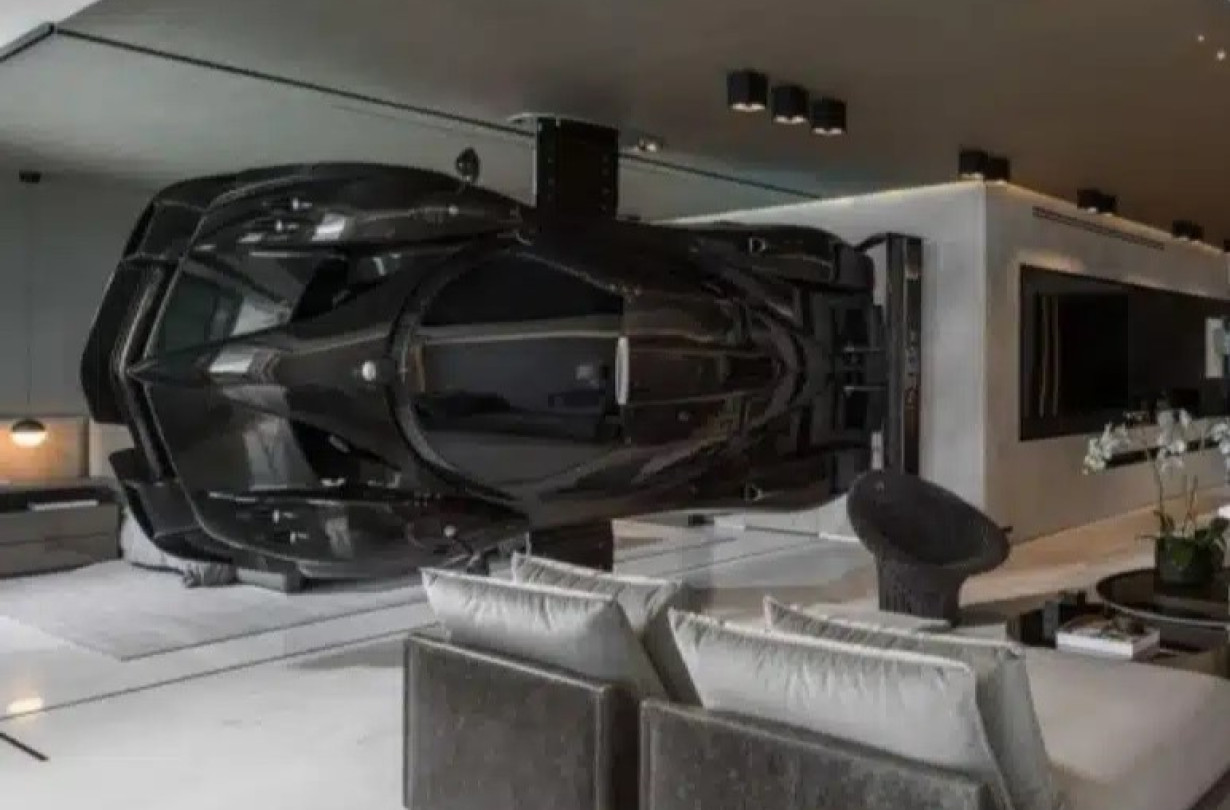 Εσύ ποιο hypercar έβαλες για χώρισμα στο σπίτι σου; Ή είσαι από εκείνους τους μπανάλ που βάζουν τούβλα και γυψοσανίδες; Pagani Zonda R