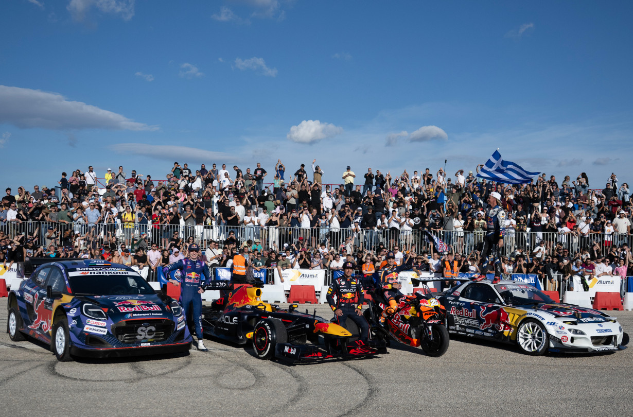 Το Red Bull Showrun by ALUMIL ενθουσίασε τους θεατές που βρέθηκαν στο αεροδρόμιο του Τατοΐου Red Bull Showrun by ALUMIL