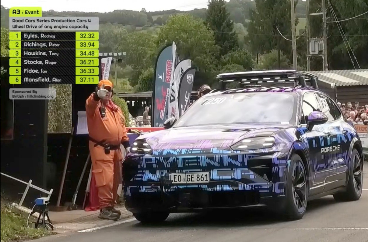 Αυτό θα πει αγωνιστικό pedigree: Ακόμα δεν παρουσιάστηκε, άρχισε να κερδίζει αγώνες. Porsche Cayenne