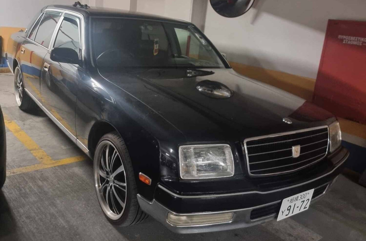Και τώρα, ένα Toyota Century V12 κοσμεί τους δρόμους της Κρήτης στο νομό Χανίων. Toyota Century