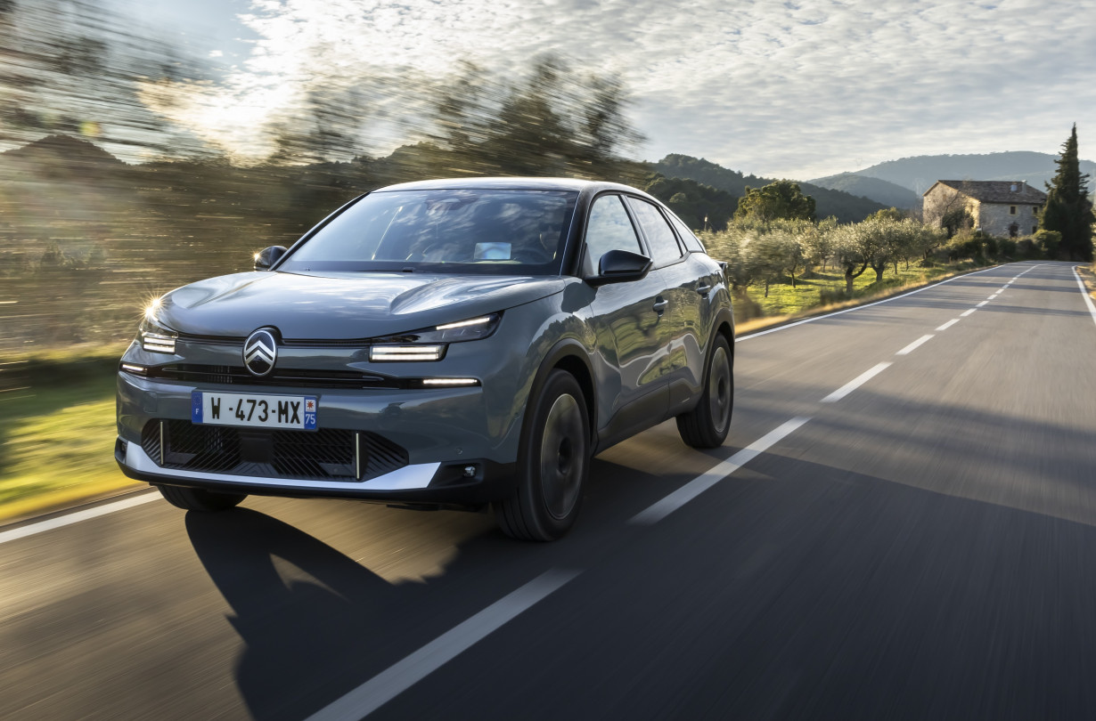 Οι νέες εκδόσεις Citroёn C4, Plus Pack και Plus Tech Pack ξεκινούν από €22.900 και €23.900 αντίστοιχα Citroёn C4