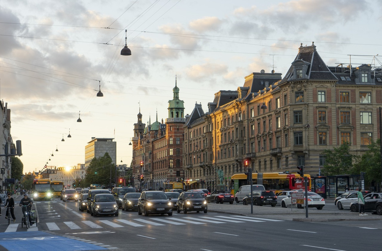 Αν η Δανία καταφέρει να διατηρήσει σταθερό και ευνοϊκό φορολογικό περιβάλλον, τότε η χώρα έχει όλες τις προϋποθέσεις να εξελιχθεί στον δεύτερο μεγαλύτερο «παίκτη» στην απανθρακοποίηση των μεταφορών στην Ευρώπη. Δανία
