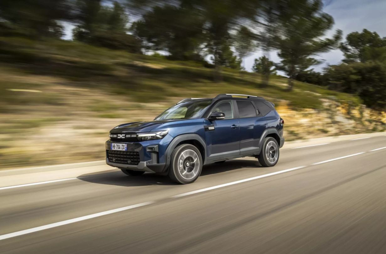 Το Dacia Bigster έχει πουλήσει 17.329 μονάδες και οι οι παραγγελίες έχουν ήδη ξεπεράσει τις 38.000, με το 88% αυτών να αφορά τις κορυφαίες εκδόσεις εξοπλισμού Dacia Bigster