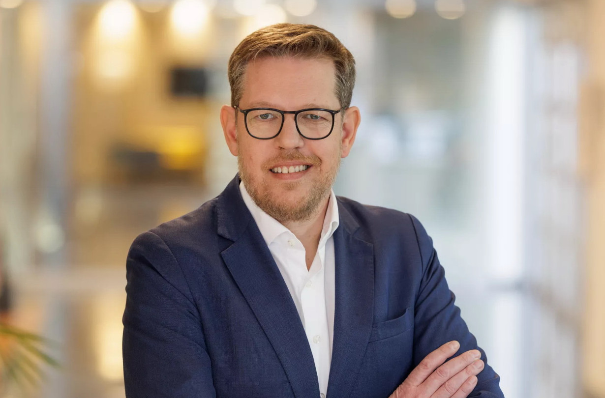 Oι δύο επικρατέστεροι για την ηγεσία του Groupe Renault είναι o Denis Le Vot, νυν διευθύνων σύμβουλος της Dacia και ο Maxime Picat, πρώην στέλεχος του Ομίλου Stellantis. Duncan Minto