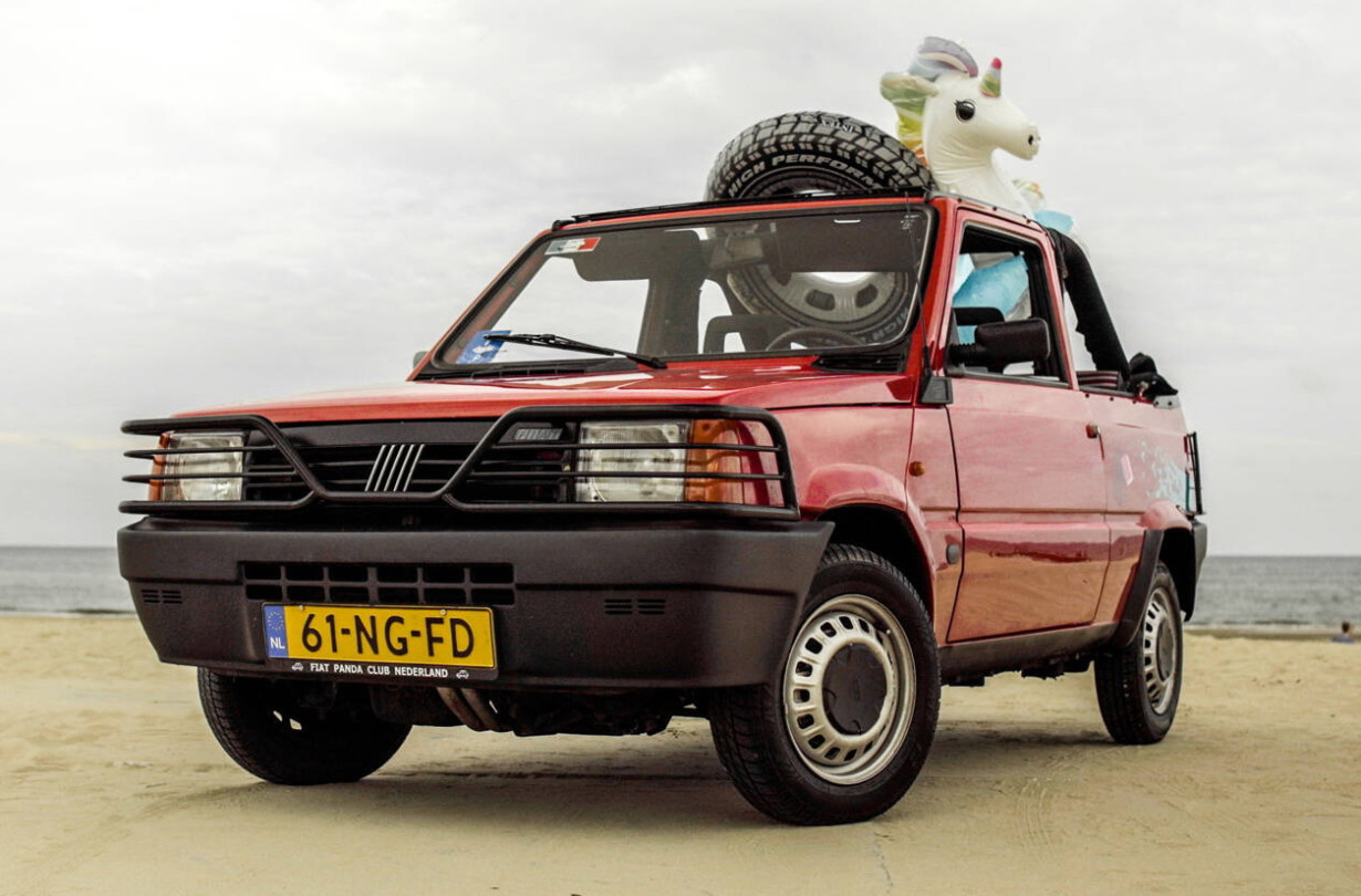 Η κατάσταση αυτού του FIAT Panda κάμπριο φαίνεται εξαιρετική, ειδικά αν αναλογιστείς την ηλικία των 34 ετών. FIAT Panda