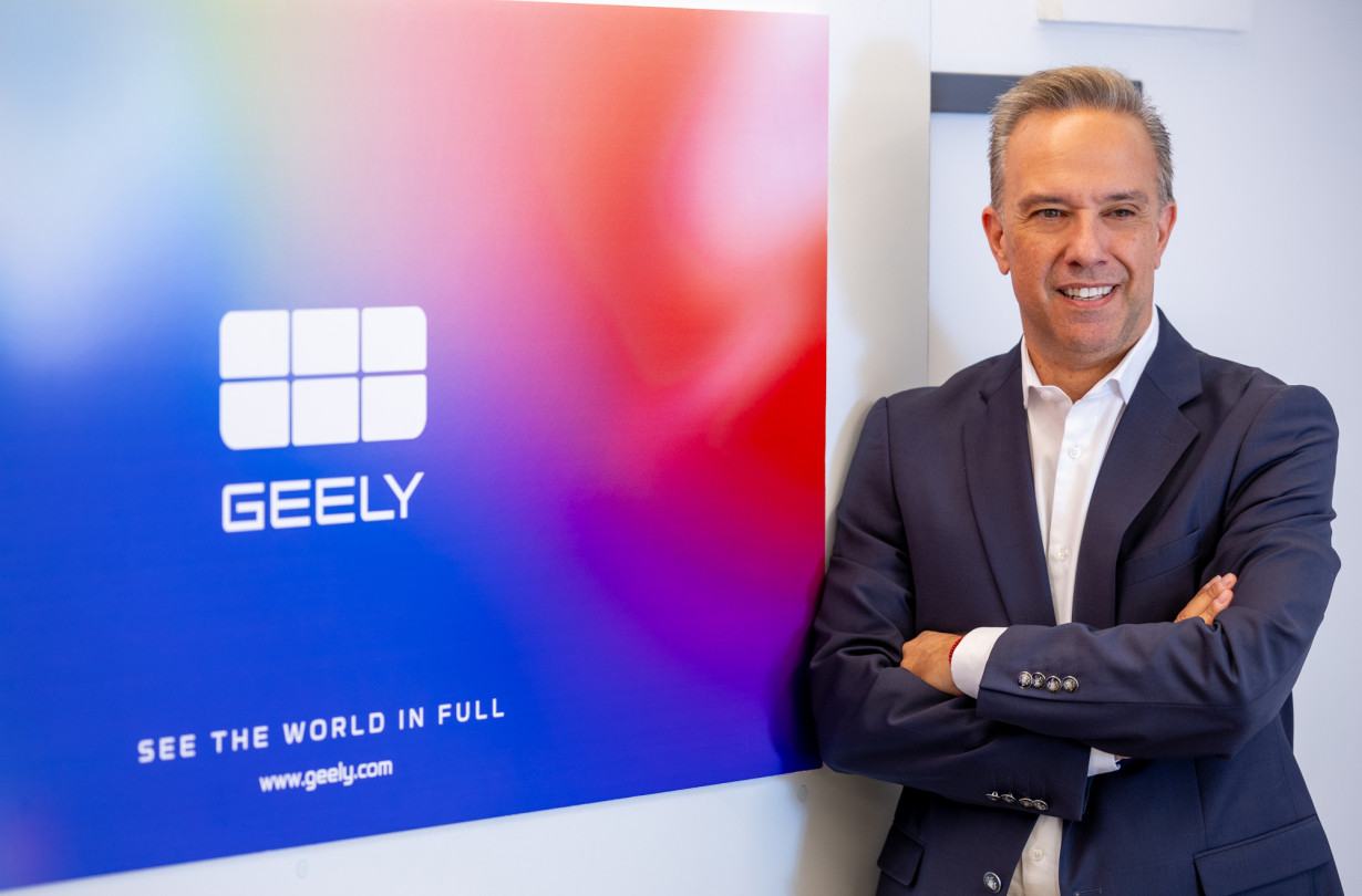 Η στρατηγική της Geely στην ελληνική αγορά δεν περιορίζεται στην εισαγωγή νέων μοντέλων, αλλά εστιάζει σε μια ολιστική εμπειρία αυτοκίνησης που καλύπτει τις ανάγκες του σήμερα και του αύριο. Geely