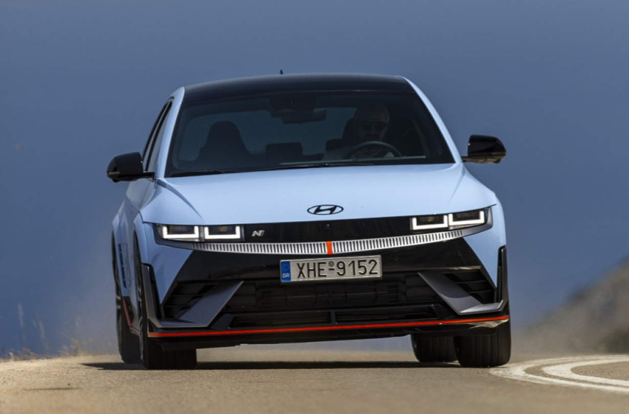 Πιο οικολογικά; Ναι! Πιο αποδοτικά και οικονομικά; Ναι! Αλλά και πιο σπορτίφ;  Focus RS