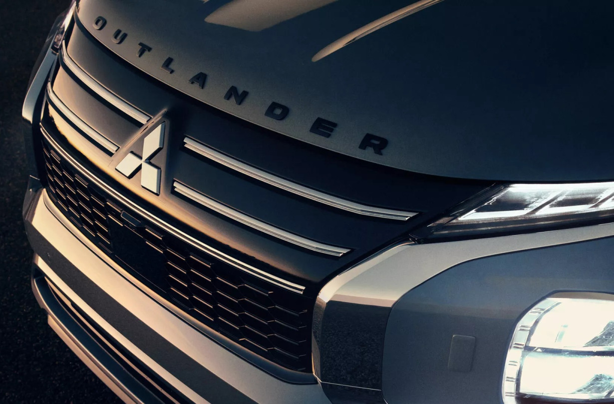 Το ανανεωμένο, ήπια υβριδικό Mitsubishi Outlander θα κάνει πρεμιέρα στις ΗΠΑ στις αρχές του 2026. Με την Ευρώπη να ακολουθεί σε δεύτερο χρόνο Mitsubishi Outlander