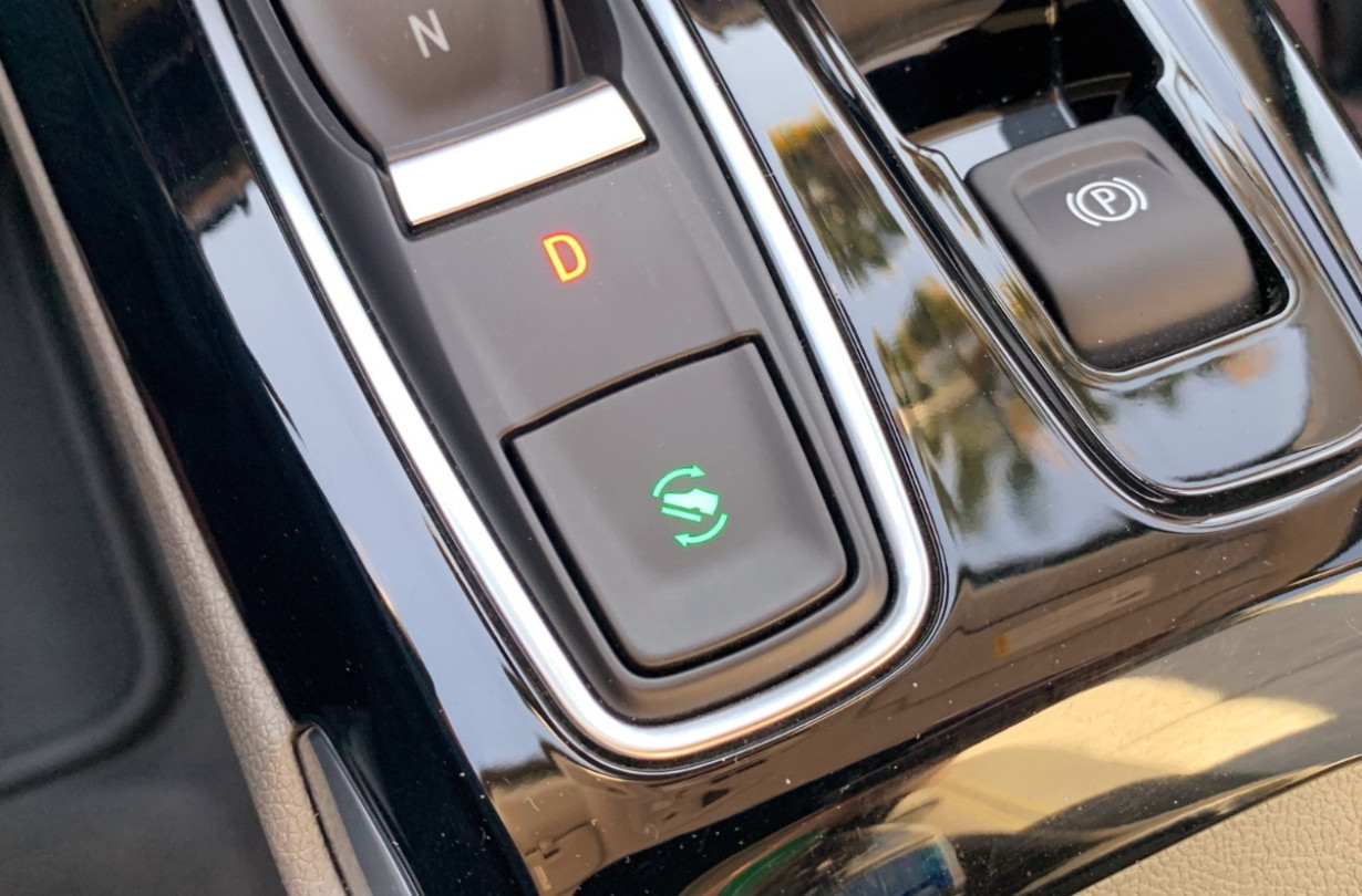 Η Κίνα επιδιώκει να ρυθμίσει πιο αυστηρά τις τεχνολογίες στα ηλεκτρικά και αυτόνομα αυτοκίνητα, προκειμένου να προληφθούν δυνητικά προβλήματα ασφάλειας ή κακής χρήσης. one-pedal