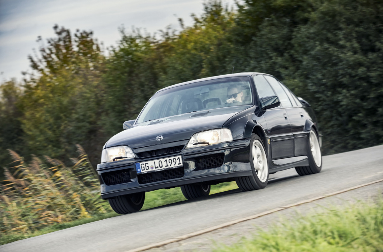 Opel Lotus Omega -μια γερμανική σιλουέτα με βρετανική ψυχή και καρδιά από φωτιά. Opel Lotus Omega